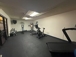 HomeTowne Studios by Red Roof Ridgecrest