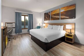 Days Inn by Wyndham Hutchinson