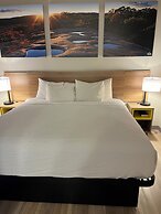 Days Inn by Wyndham Hutchinson