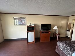 Hotel Red Rose by Townhouse Covington I-64