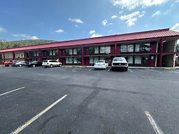 Hotel Red Rose by Townhouse Covington I-64
