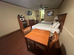 Hotel Red Rose by Townhouse Covington I-64