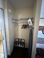 Hotel Red Rose by Townhouse Covington I-64