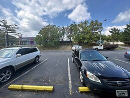 Hotel Red Rose by Townhouse Covington I-64