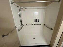 Hotel Red Rose by Townhouse Covington I-64