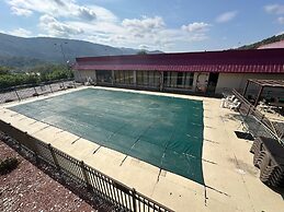 Hotel Red Rose by Townhouse Covington I-64