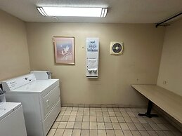Hotel Red Rose by Townhouse Covington I-64