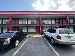 Hotel Red Rose by Townhouse Covington I-64