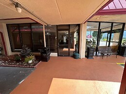 Hotel Red Rose by Townhouse Covington I-64
