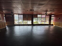 Hotel Red Rose by Townhouse Covington I-64