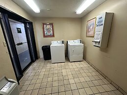 Hotel Red Rose by Townhouse Covington I-64