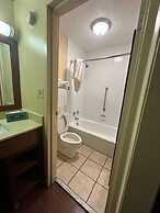 Hotel Red Rose by Townhouse Covington I-64