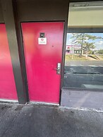 Hotel Red Rose by Townhouse Covington I-64