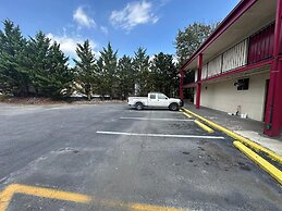 Hotel Red Rose by Townhouse Covington I-64