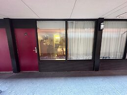 Hotel Red Rose by Townhouse Covington I-64