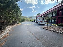 Hotel Red Rose by Townhouse Covington I-64