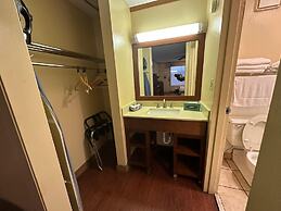 Hotel Red Rose by Townhouse Covington I-64
