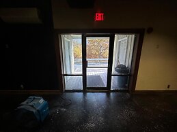 Hotel Red Rose by Townhouse Covington I-64