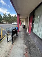 Hotel Red Rose by Townhouse Covington I-64