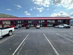 Hotel Red Rose by Townhouse Covington I-64