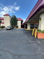 Hotel Red Rose by Townhouse Covington I-64