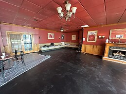 Hotel Red Rose by Townhouse Covington I-64