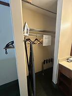 Hotel Red Rose by Townhouse Covington I-64