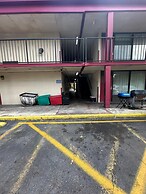 Hotel Red Rose by Townhouse Covington I-64