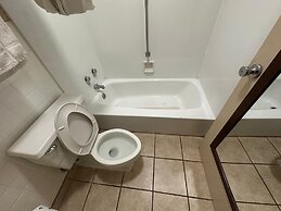 Hotel Red Rose by Townhouse Covington I-64