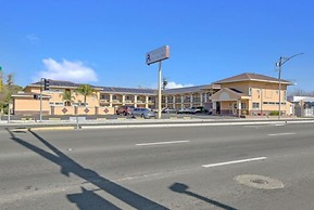 America's Deluxe Inn