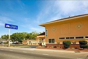 America's Deluxe Inn