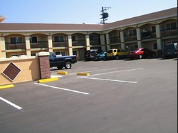 America's Deluxe Inn