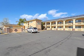 America's Deluxe Inn