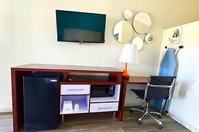 Howard Johnson by Wyndham Phoenix Airport/Downtown Area