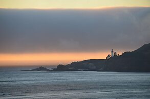 Best Western Plus Agate Beach Inn