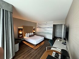 Coast Victoria Hotel & Marina by APA