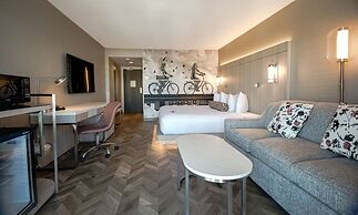 Coast Victoria Hotel & Marina by APA