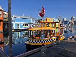 Coast Victoria Hotel & Marina by APA