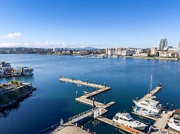 Coast Victoria Hotel & Marina by APA