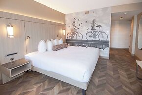 Coast Victoria Hotel & Marina by APA