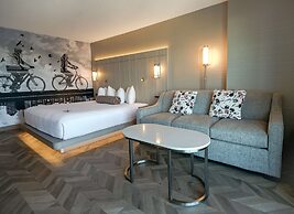 Coast Victoria Hotel & Marina by APA