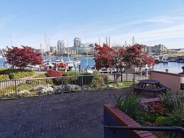 Coast Victoria Hotel & Marina by APA