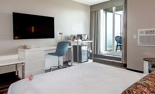 Coast Victoria Hotel & Marina by APA