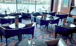 Coast Victoria Hotel & Marina by APA