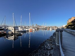 Coast Victoria Hotel & Marina by APA