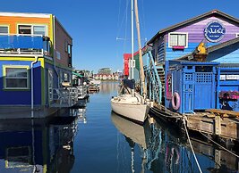 Coast Victoria Hotel & Marina by APA