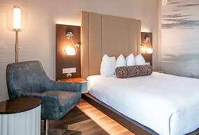 Coast Victoria Hotel & Marina by APA