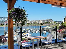 Coast Victoria Hotel & Marina by APA