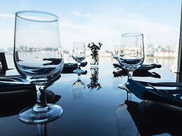 Coast Victoria Hotel & Marina by APA