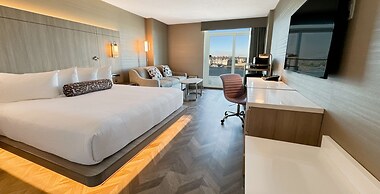 Coast Victoria Hotel & Marina by APA